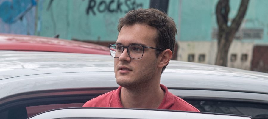 HIJO DE LESLIE STEWART QUEDA EN LIBERTAD TRAS ATROPELLAR A ADULTA MAYOR Y FAMILIA DE LA VÍCTIMA EXIGE ASISTENCIA MÉDICA