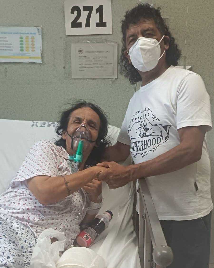 MONDONGUITO RECIBE A CACHAY EN EL HOSPITAL Y DESMIENTE CON HUMOR SU FALLECIMIENTO